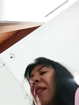 Snapshot of aisha_latina chatting on 9, 9, 2025 aisha latina online show from 9, 9, 2025