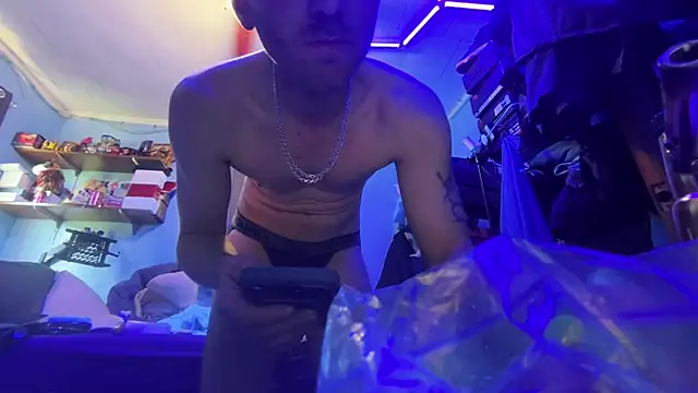 Snapshot of Cloudd_Kingg_Iceyyy chatting on 2, 6, 2026 Cloudd Kingg Iceyyy online show from 2, 6, 2026