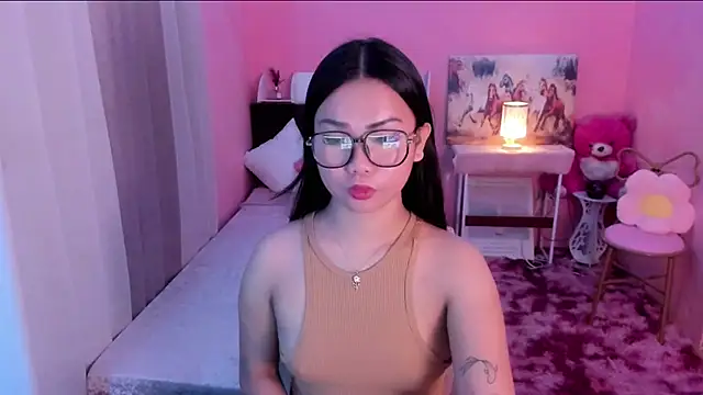 Vivorey Leighn online show from 4, 12, 2024