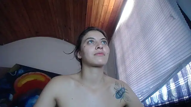 Snapshot of mariecam420 chatting on 14, 10, 2025 mariecam420 online show from 14, 10, 2025