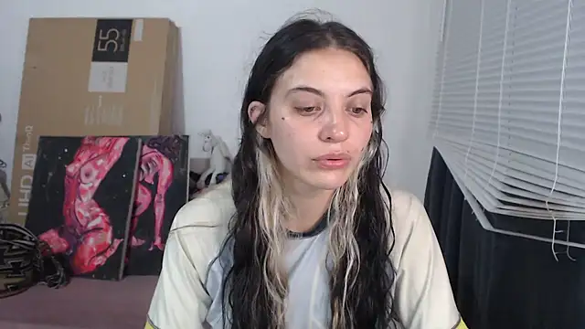 Snapshot of mariecam420 chatting on 12, 10, 2025 mariecam420 online show from 12, 10, 2025