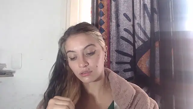 Snapshot of mariecam420 chatting on 26, 2, 2025 mariecam420 online show from 26, 2, 2025