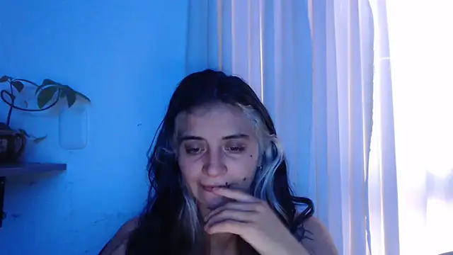 Snapshot of mariecam420 chatting on 18, 3, 2025 mariecam420 online show from 18, 3, 2025