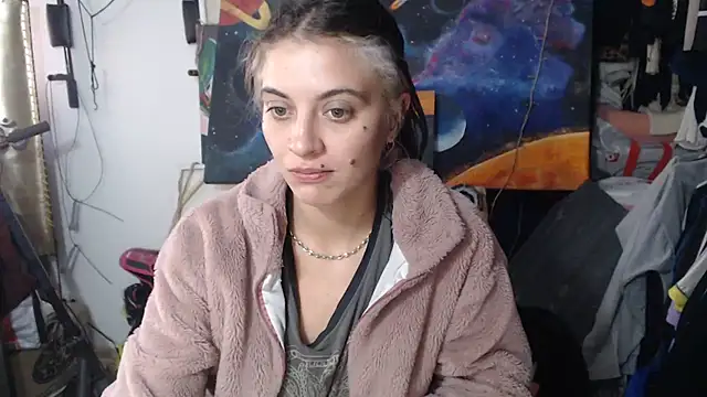 Snapshot of mariecam420 chatting on 16, 3, 2025 mariecam420 online show from 16, 3, 2025