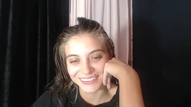 Snapshot of mariecam420 chatting on 24, 2, 2025 mariecam420 online show from 24, 2, 2025