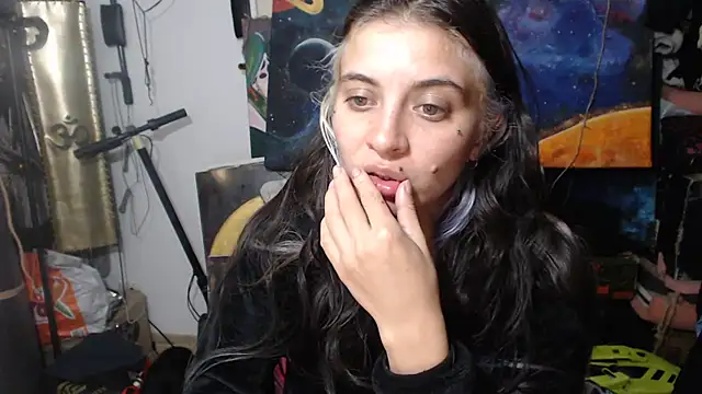 Snapshot of mariecam420 chatting on 9, 3, 2025 mariecam420 online show from 9, 3, 2025