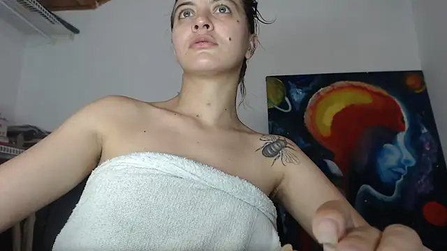 Snapshot of mariecam420 chatting on 22, 10, 2025 mariecam420 online show from 22, 10, 2025