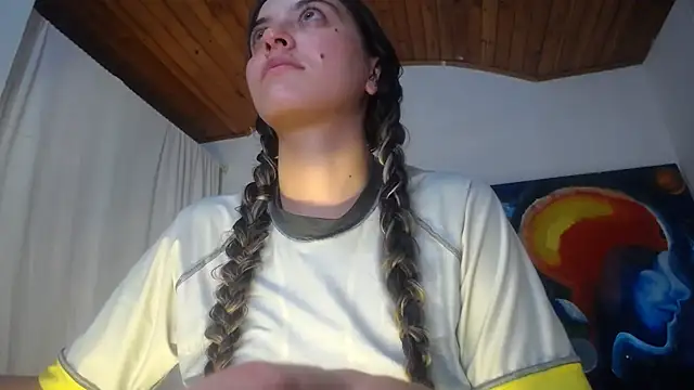 Snapshot of mariecam420 chatting on 19, 10, 2025 mariecam420 online show from 19, 10, 2025