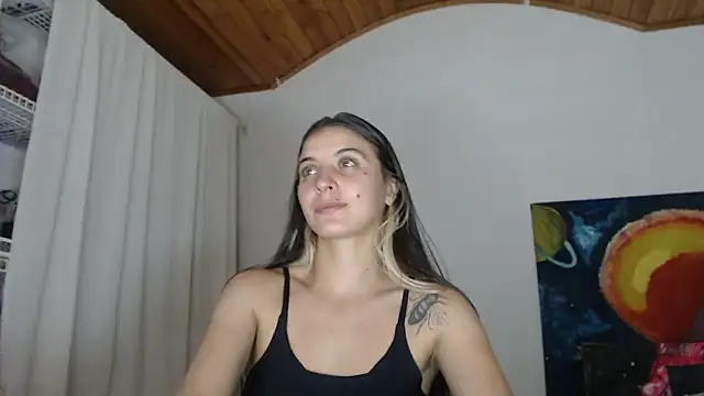 Snapshot of mariecam420 chatting on 7, 11, 2025 mariecam420 online show from 7, 11, 2025