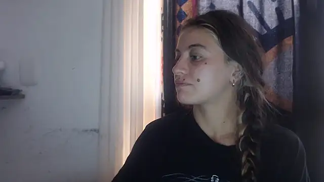 Snapshot of mariecam420 chatting on 25, 2, 2025 mariecam420 online show from 25, 2, 2025