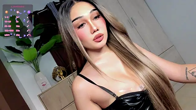 Snapshot of Icon1c_LiLy chatting on 7, 5, 2026 Icon1c LiLy online show from 7, 5, 2026