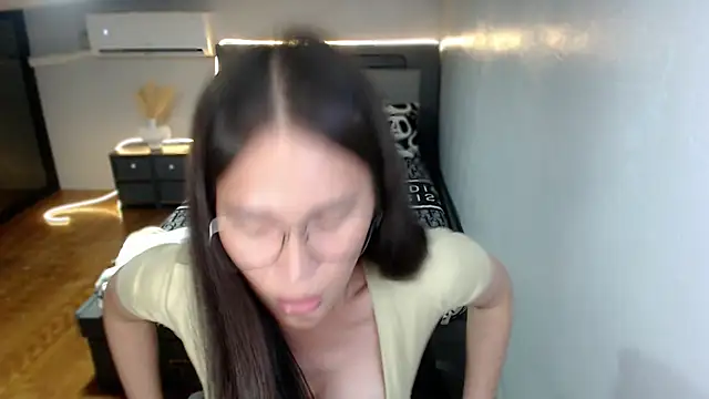 Snapshot of AmazingLuchie chatting on 18, 7, 2026 AmazingLuchie online show from 18, 7, 2026
