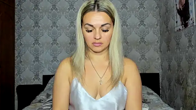 NicoletMoore online show from 11, 11, 2025