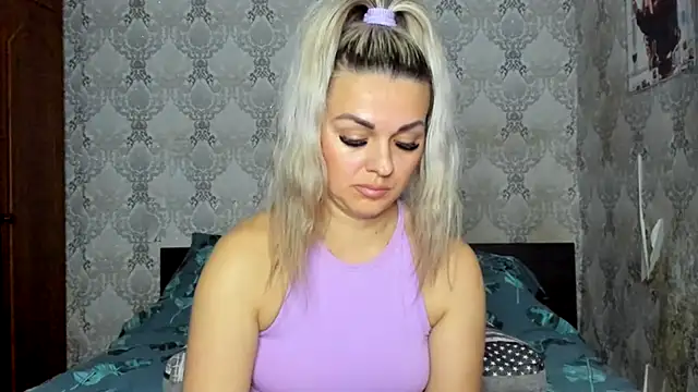 NicoletMoore online show from 17, 1, 2025