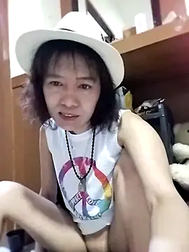 Snapshot of Little_suzy5 chatting on 28, 5, 2026 Little suzy5 online show from 28, 5, 2026