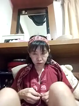Snapshot of Little_suzy5 chatting on 4, 6, 2026 Little suzy5 online show from 4, 6, 2026