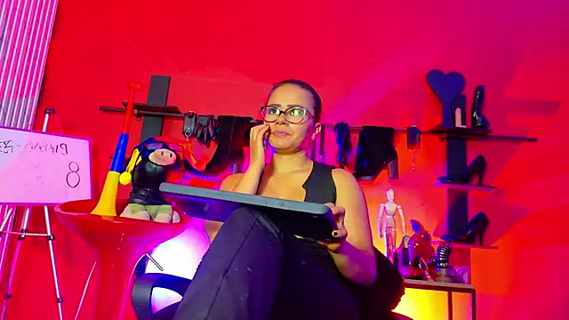 Snapshot of MistressSlut1 chatting on 19, 6, 2026 MistressSlut1 online show from 19, 6, 2026
