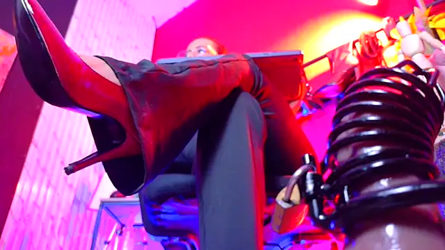 MistressSlut1 online show from 10, 4, 2026