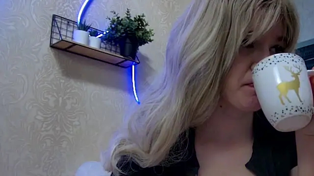 Snapshot of Bunny_Jolly chatting on 9, 11, 2025 Bunny Jolly online show from 9, 11, 2025