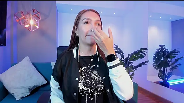 miataylorr1 online show from 13, 2, 2026