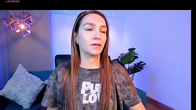 miataylorr1 online show from 7, 4, 2026