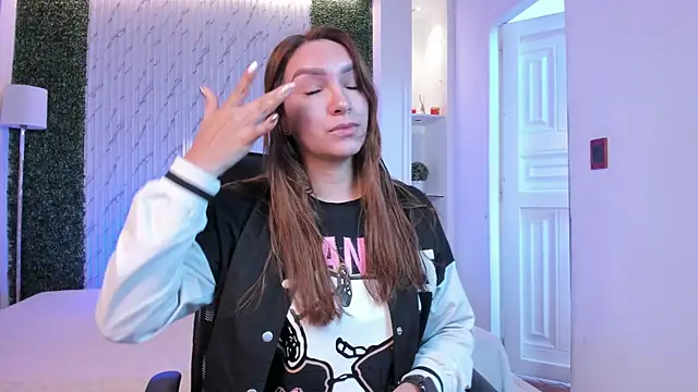 miataylorr1 online show from 5, 12, 2025