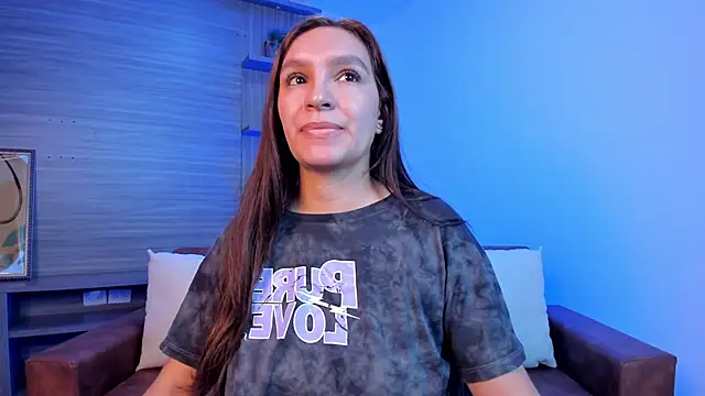 miataylorr1 online show from 18, 2, 2025