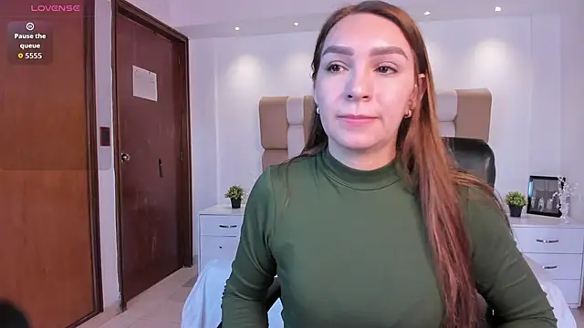 miataylorr1 online show from 7, 10, 2025