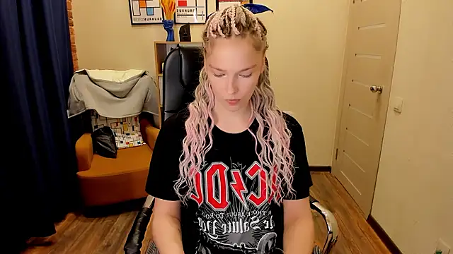  fiona Love online show from 5, 3, 2026