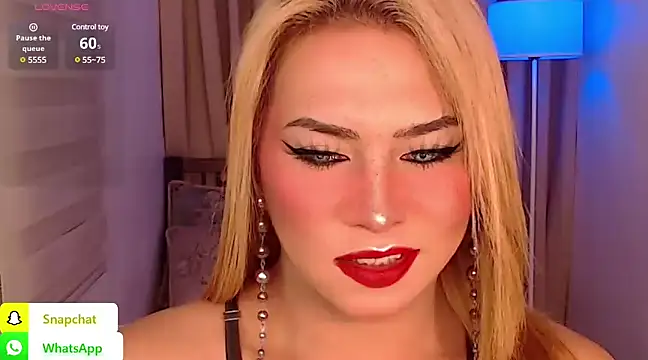 Snapshot of QUEEN_GIAMOORE69 chatting on 12, 12, 2024 QUEEN GIAMOORE69 online show from 12, 12, 2024