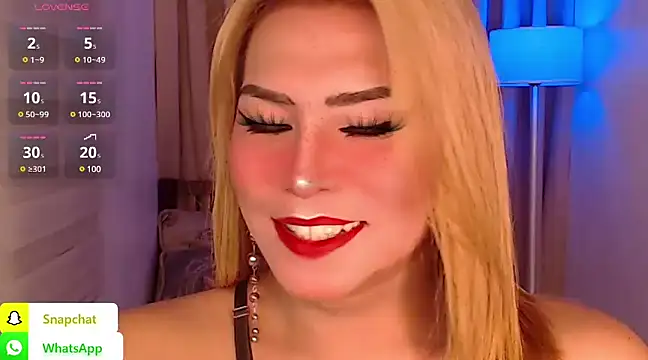 Snapshot of QUEEN_GIAMOORE69 chatting on 13, 12, 2024 QUEEN GIAMOORE69 online show from 13, 12, 2024