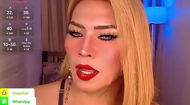 Snapshot of QUEEN_GIAMOORE69 chatting on 14, 12, 2024 QUEEN GIAMOORE69 online show from 14, 12, 2024