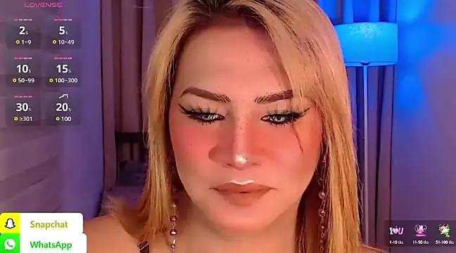 Snapshot of QUEEN_GIAMOORE69 chatting on 5, 1, 2025 QUEEN GIAMOORE69 online show from 5, 1, 2025