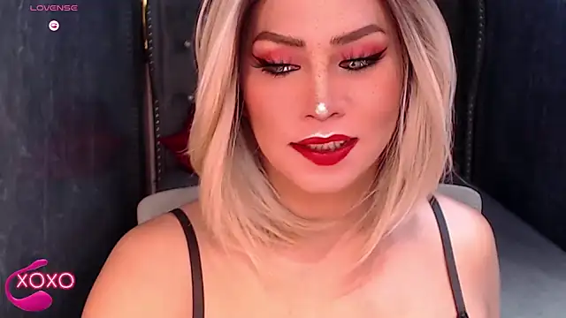 Snapshot of QUEEN_GIAMOORE69 chatting on 1, 10, 2025 QUEEN GIAMOORE69 online show from 1, 10, 2025