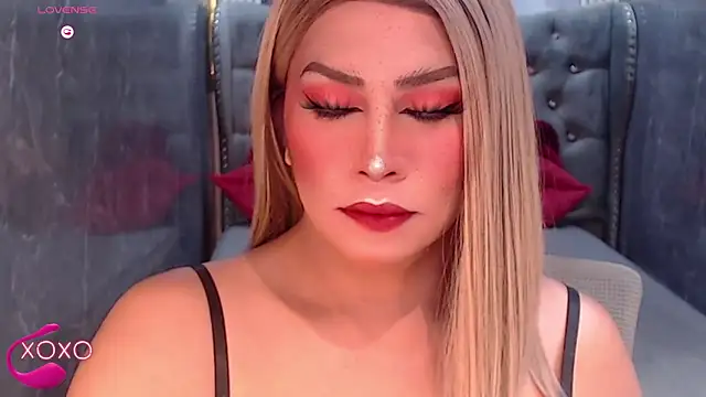 Snapshot of QUEEN_GIAMOORE69 chatting on 28, 9, 2025 QUEEN GIAMOORE69 online show from 28, 9, 2025