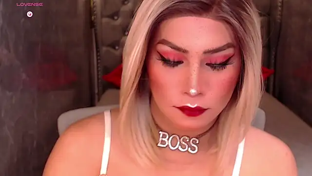 Snapshot of QUEEN_GIAMOORE69 chatting on 25, 9, 2025 QUEEN GIAMOORE69 online show from 25, 9, 2025