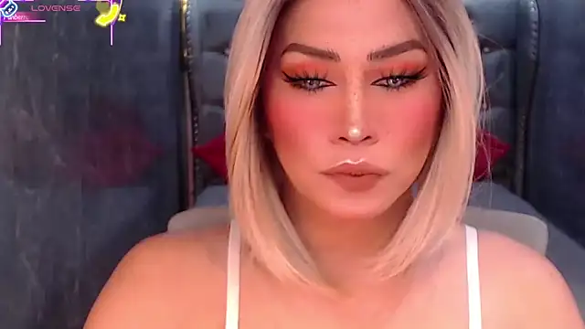 Snapshot of QUEEN_GIAMOORE69 chatting on 22, 9, 2025 QUEEN GIAMOORE69 online show from 22, 9, 2025