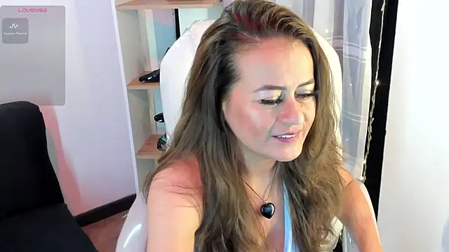 magenta maturr online show from 8, 6, 2026