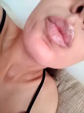 baby sweet girl  online show from 18, 6, 2026