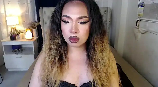 RebecaNextToYou online show from 6, 1, 2025