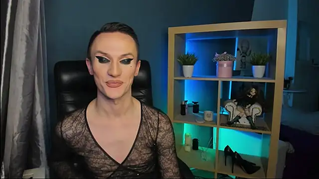 Cristal Connors online show from 17, 12, 2024