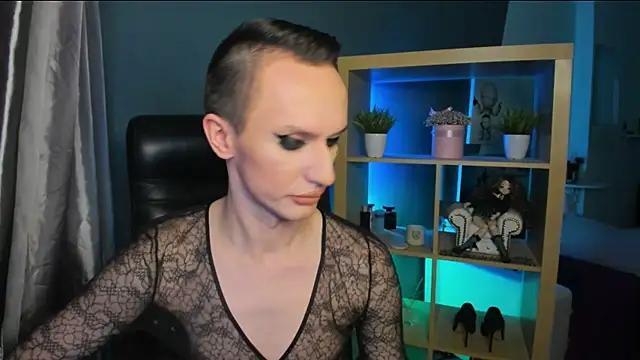 Cristal Connors online show from 23, 12, 2024