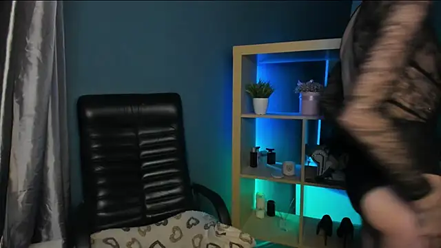 Cristal Connors online show from 30, 12, 2024