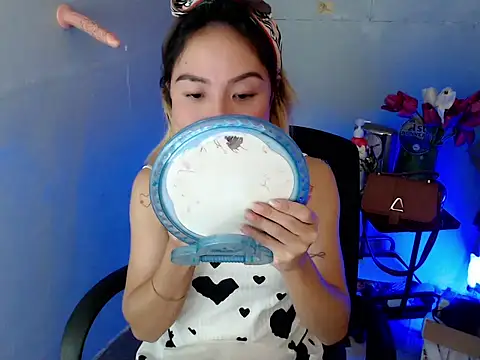 AsianTrixxx online show from 17, 12, 2025