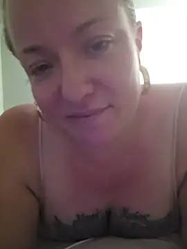 Snapshot of julimonroe chatting on 30, 6, 2026 julimonroe online show from 30, 6, 2026