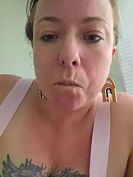 Snapshot of julimonroe chatting on 19, 6, 2026 julimonroe online show from 19, 6, 2026