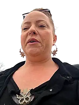 julimonroe online show from 2, 2, 2026