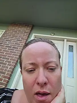 Snapshot of julimonroe chatting on 16, 7, 2026 julimonroe online show from 16, 7, 2026