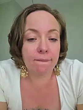 Snapshot of julimonroe chatting on 21, 6, 2026 julimonroe online show from 21, 6, 2026