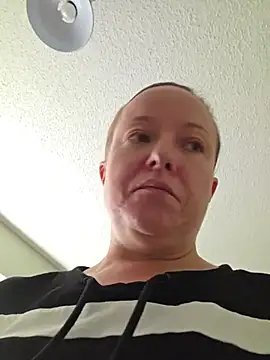 Snapshot of julimonroe chatting on 18, 7, 2026 julimonroe online show from 18, 7, 2026